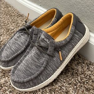 Kids hey dude shoes size 2